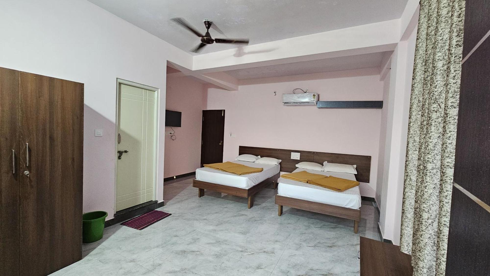 بيلاغولا Golden Palace Residency المظهر الخارجي الصورة