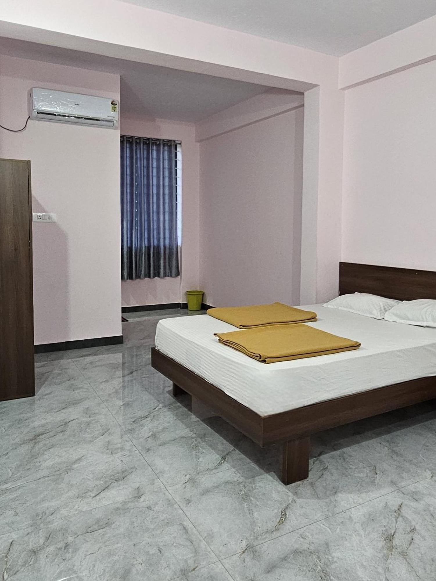 بيلاغولا Golden Palace Residency المظهر الخارجي الصورة
